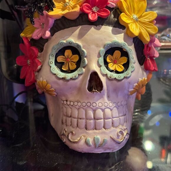 Dia de los Muertos Hand-Painted Ceramic Sugar Skull Decor Multicolor - Picture 5 of 10